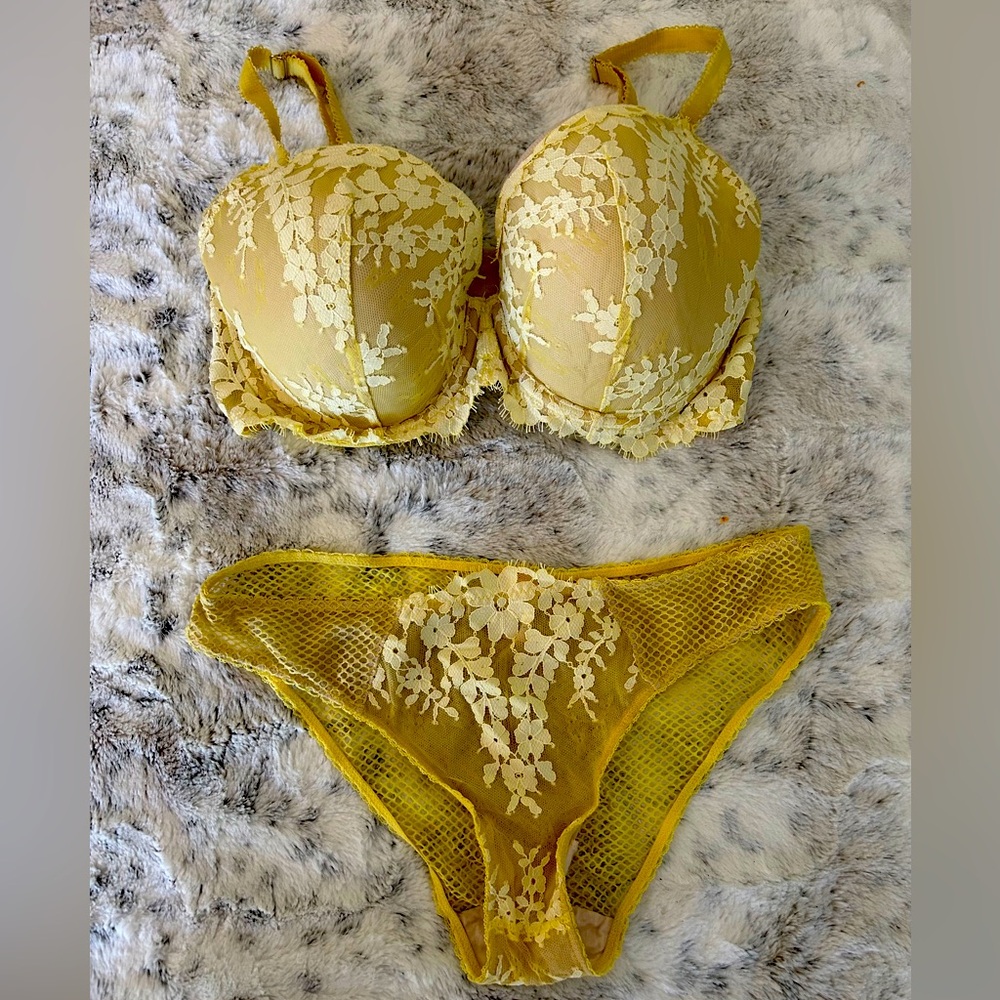 *NEW* Victoria Secret bra and panties